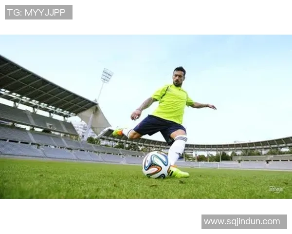 世界足球明星帅气风采大揭秘球场内外的魅力与风格解析