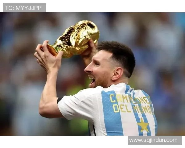 足球场上的传奇之路：从青涩少年到世界巨星的成长故事